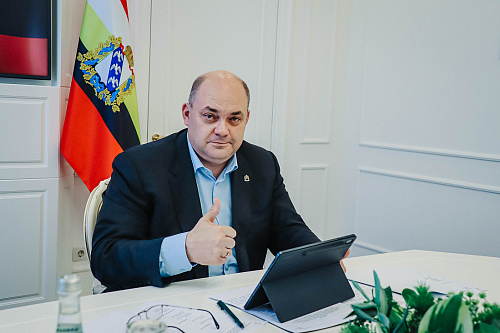 Врио губернатора Курской области Алексей Смирнов протестировал новую цифровую платформу Коренской ярмарки